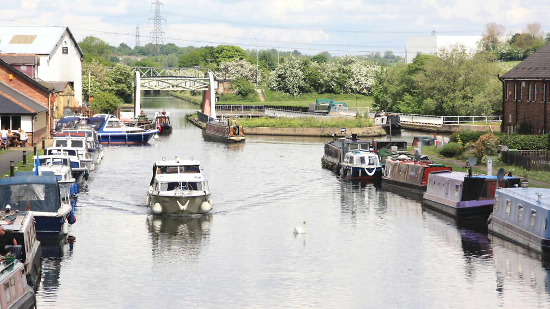 Cruise Guide: Aire & Calder Navigation - Canal Boat