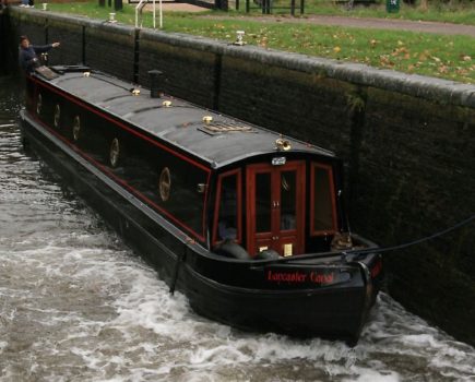 BBC programme about boat that sank in Kennet & Avon canal