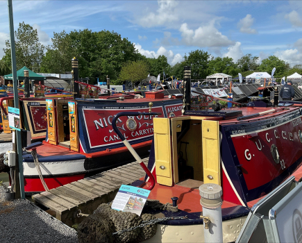 Thousands enjoy bank holiday weekend by the water at Crick Boat Show