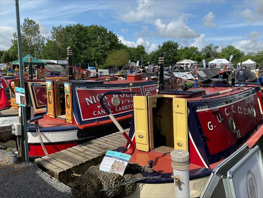 Thousands enjoy bank holiday weekend by the water at Crick Boat Show