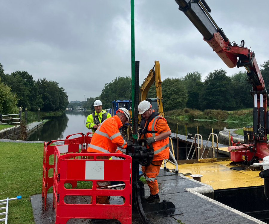 Canal charity calls in divers for Weaver repairs