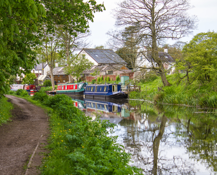 Unusual ‘three-sided’ dam allows navigation at Hollowforth Aqueduct