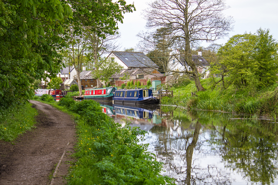 Unusual ‘three-sided’ dam allows navigation at Hollowforth Aqueduct