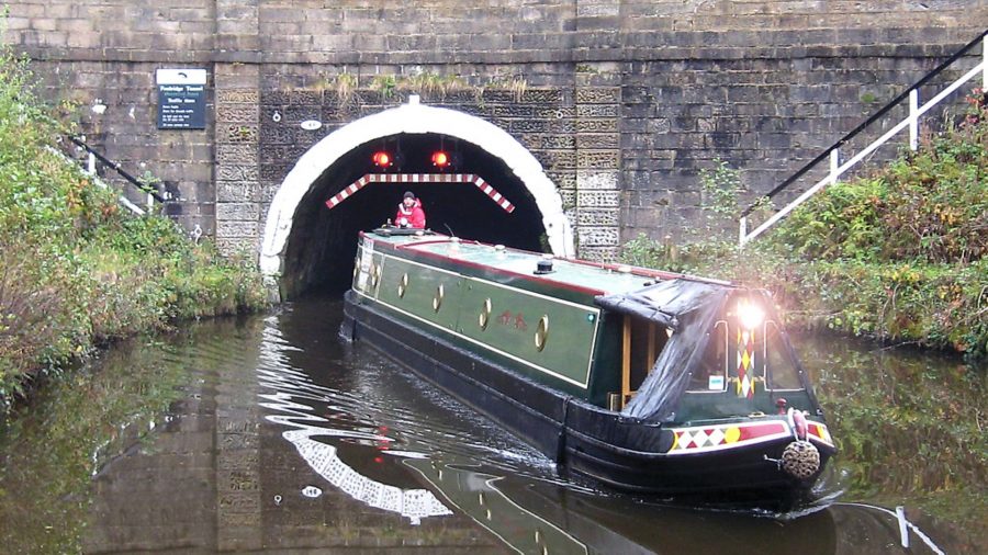 The Considerate Boater Etiquette On The Canals Canal Boat