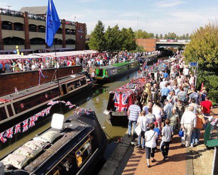 Bubbles and boats at Banbury Canal Day