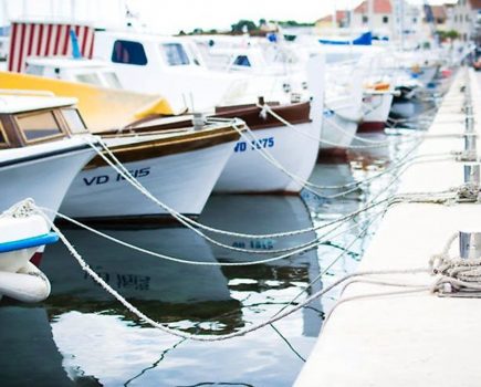 Boat safety: basic tips for being safe when in a marina