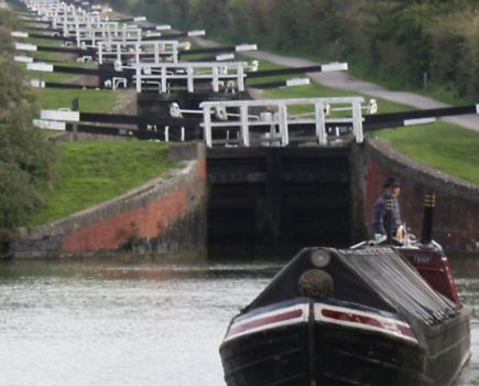 Caen Hill hit by emergency closures