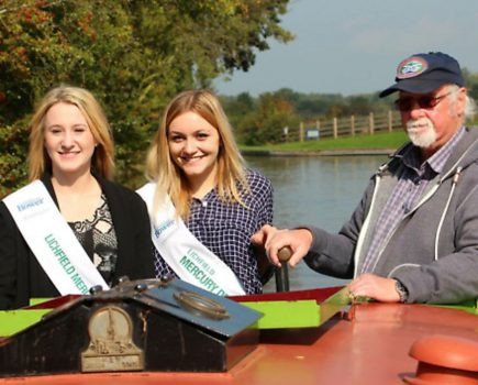 Lichfield Canal group says “Vote for the Boat!”