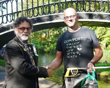 Oxford Canal: Oxford boater’s litter marathon