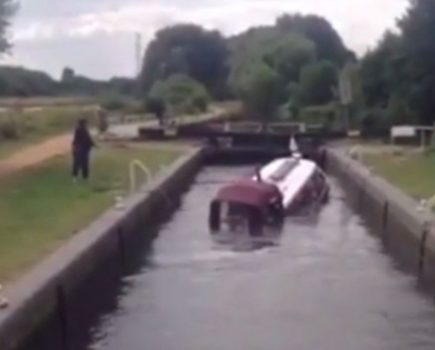 Narrowboat sinks in 25 seconds