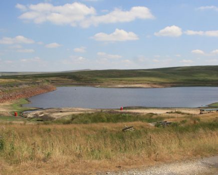 Leeds & Liverpool: Pennine route shuts as water runs short