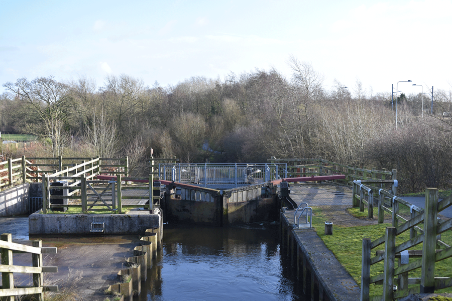 Canal charity carries out Ribble Link repairs