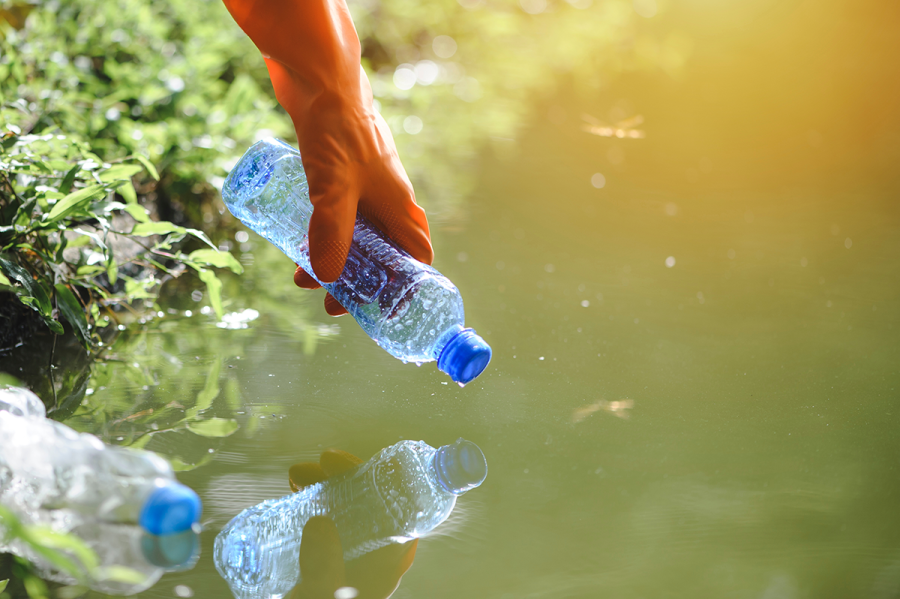 Canal charity calls on families to help keep canals plastic-free this half term