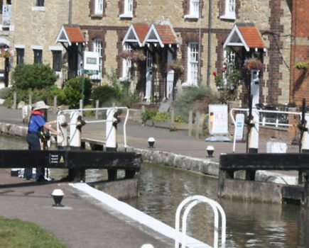 Volunteer lock-keepers wanted on CRT waterways